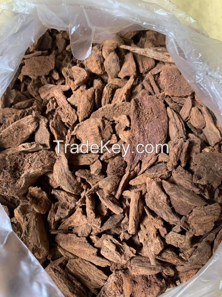 Oud High Quality Chips and flakes