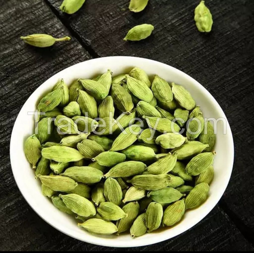 Green cardamom, Black pepper 