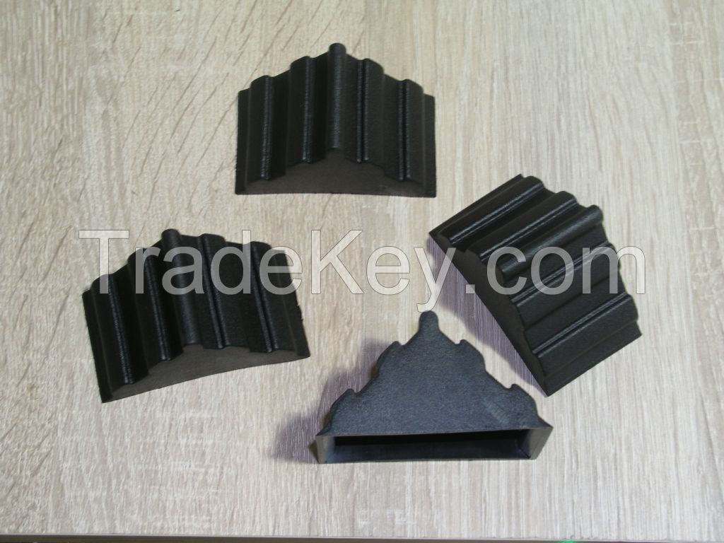 Plastic corner protectors for packaging