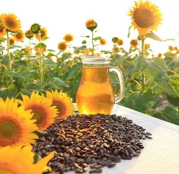 100% sunflower seed oil                                                                              1.We source sunflower seeds from thousands of farmers in Ukraine and Russia mostly at the farm gate and crush them at our nine plants in Ukraine , which a