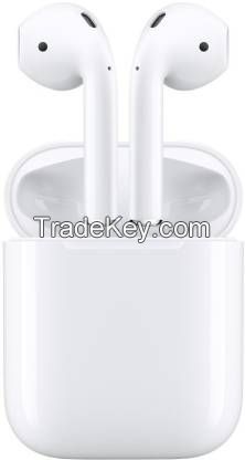 Apple AirPods with Charging Case Bluetooth Headset with Mic (White, True Wireless)