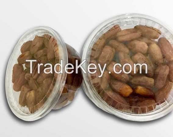 Deglet Nour dates pitted processed