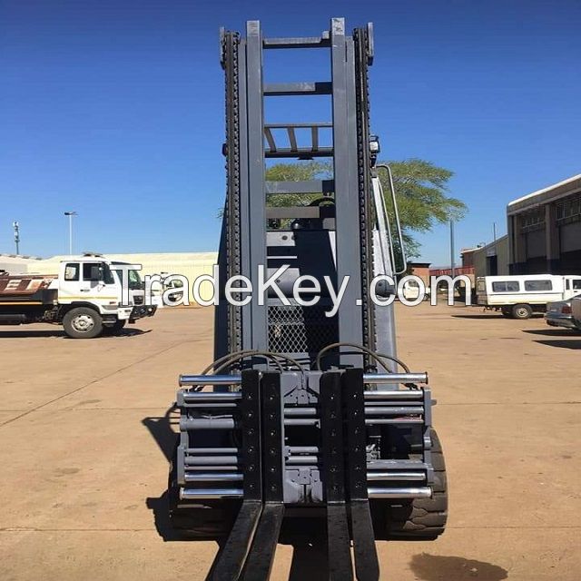 6500 Lb Forklift With Triple Mast Under 2500 hours Painted