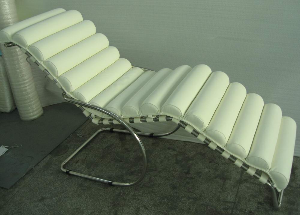 Mies Van Der Rohe MR Chaise Lounge