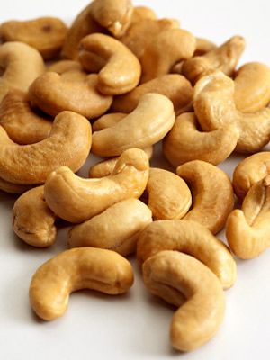 PREMIUM Roasted Salted/Unsalted Cashew Nuts WW240 - NO SKIN - from Vietnam - HUYNH GIA AGRI JSC