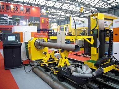 CNC steel pipe cutting and profiling machine