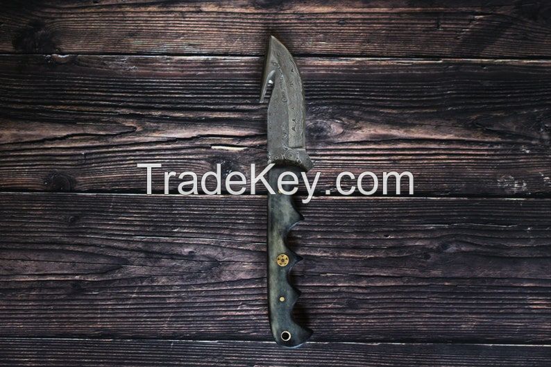 Gut hook skinner knife