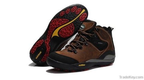 Sell 2013 fashion waterproof mountain climbing shoes