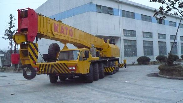 Used 20-200Tons truck crane of KATO