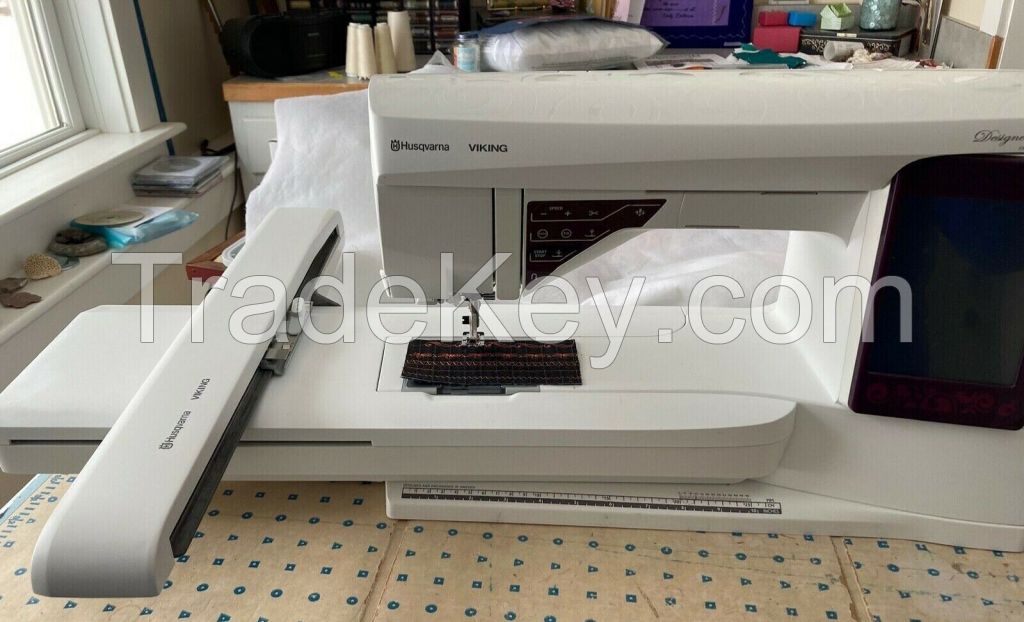 Husqvarna Viking Designer Ruby Royal Sewing/Embroidery Machine