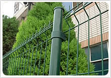 Wire mesh fence