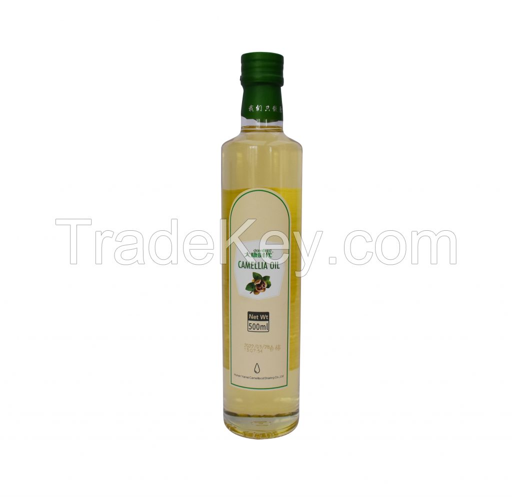 Organic cold-pressed camellia japonica seed extract oil for cosmetic skin hair care