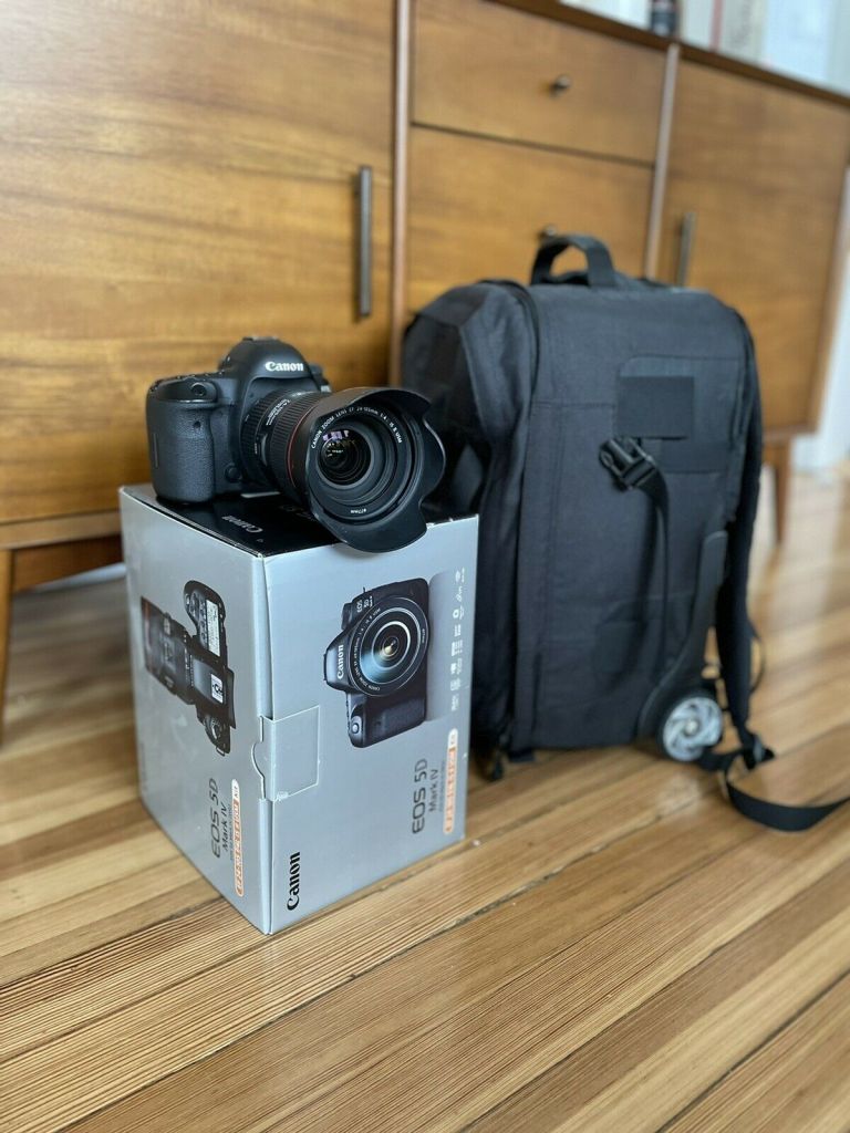 Canon EOS 5D Mark IV Digital SLR Camera +24-105mm f/4L II Lens