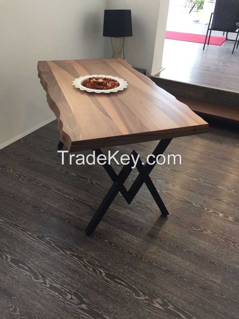 N WOOD TABLE