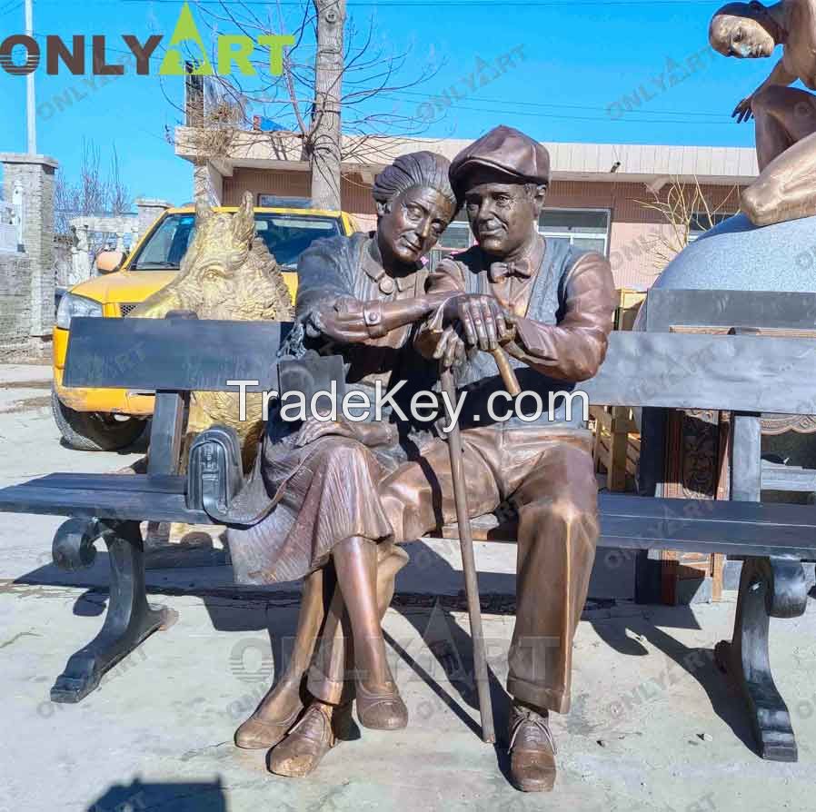 Custom Garden Elderly Old Couple Statue Sitting On Bench