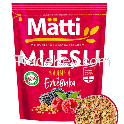 Matti Muesli with blackberries and raspberries