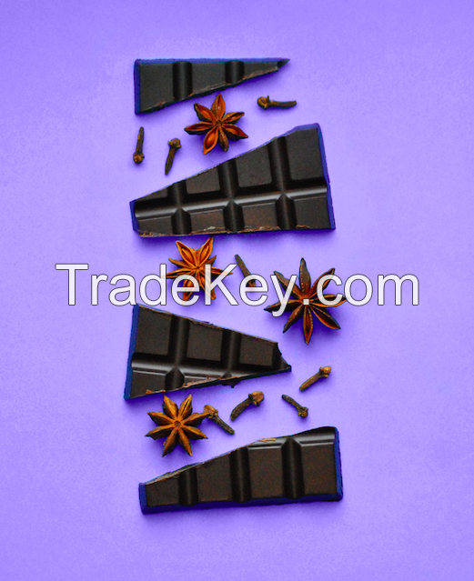 Honey sweetened dark chocolate with spices 70%