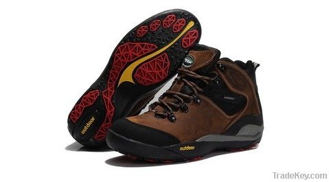 Selling 2013 fashion waterproof mountain climbing shoes