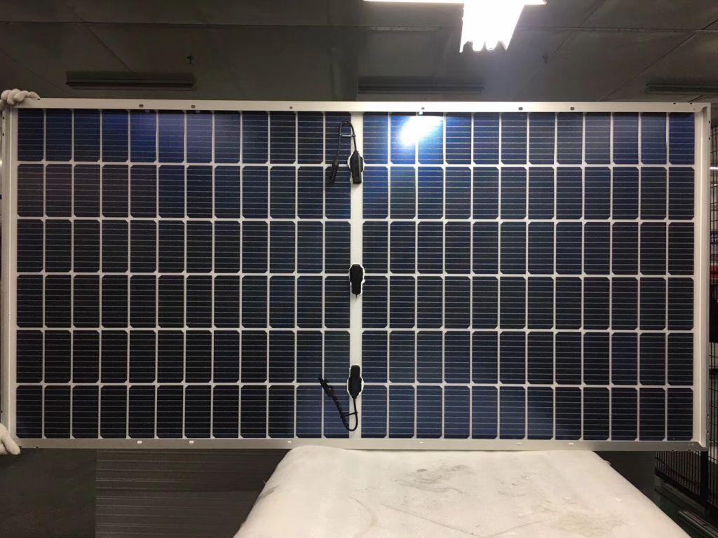 Bifacial solar panels