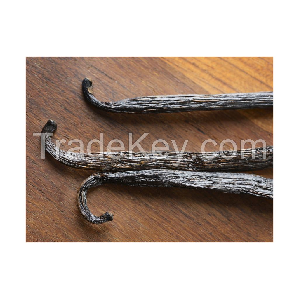 Cured vanilla beans available in large quantities for wholesale supply