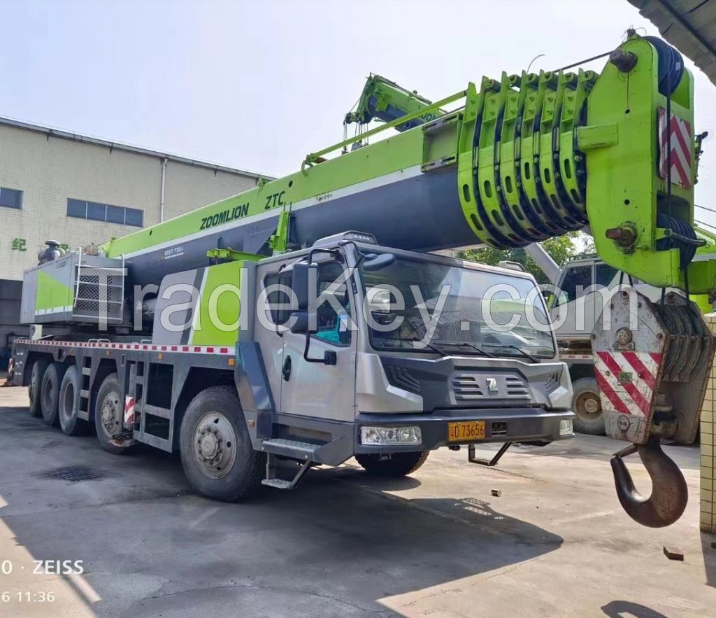 110ton Zoomlion used truck crane ZTC1100V with high model used crane