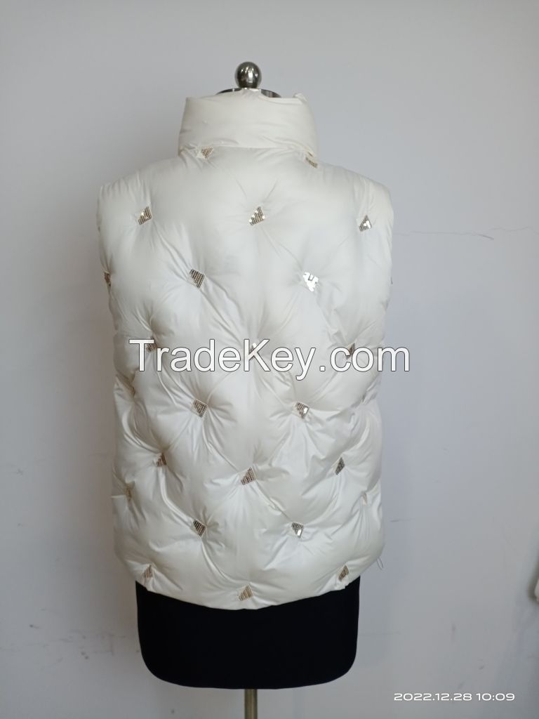 Sleeveless zipped padded vest sequins and embroidery quliting waistcoats