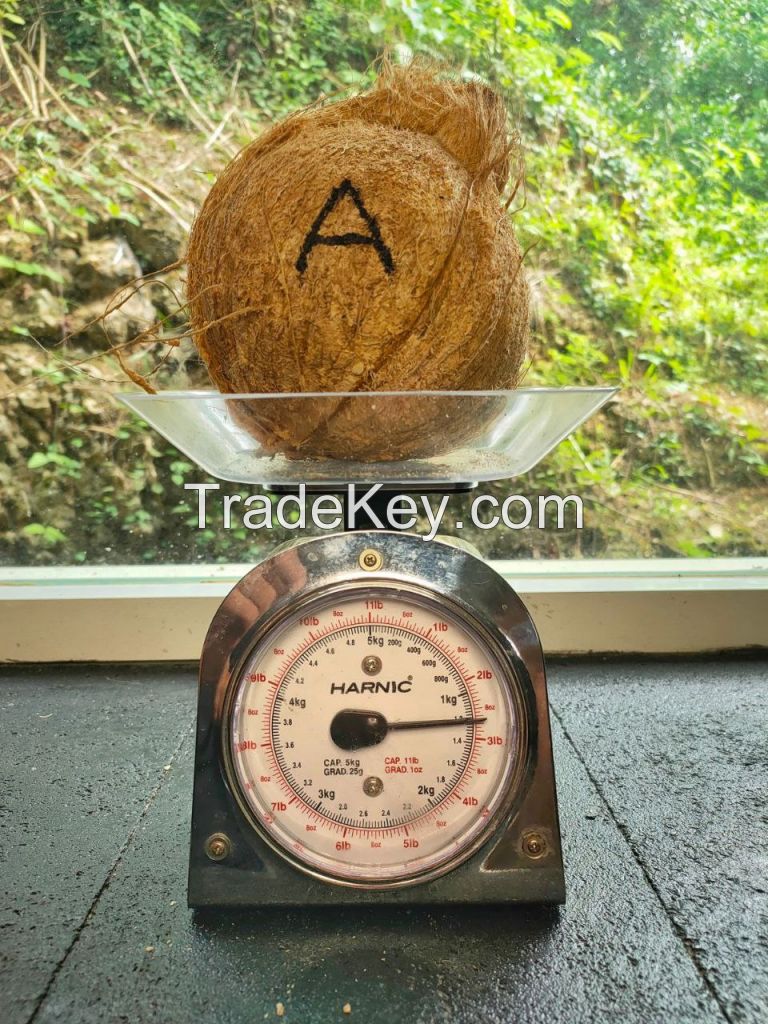 De-husked Coconut
