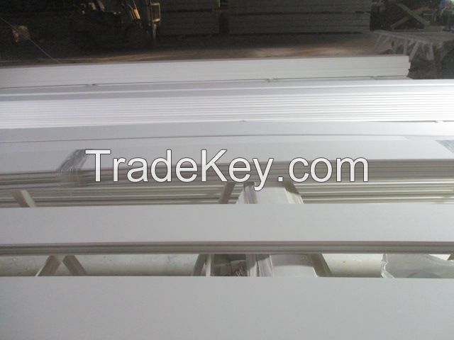 Primed wood moulding