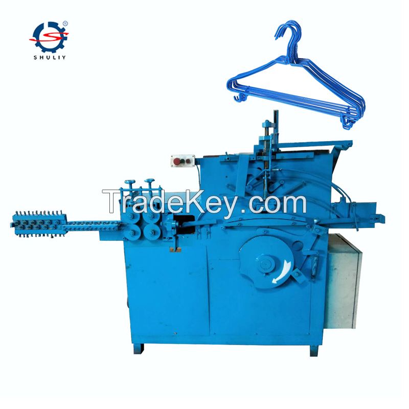 Automatic machine for making clothes hanger