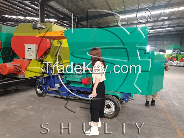 forage feed spreader diesel engine livestock feeding car feed scattering fodder machine