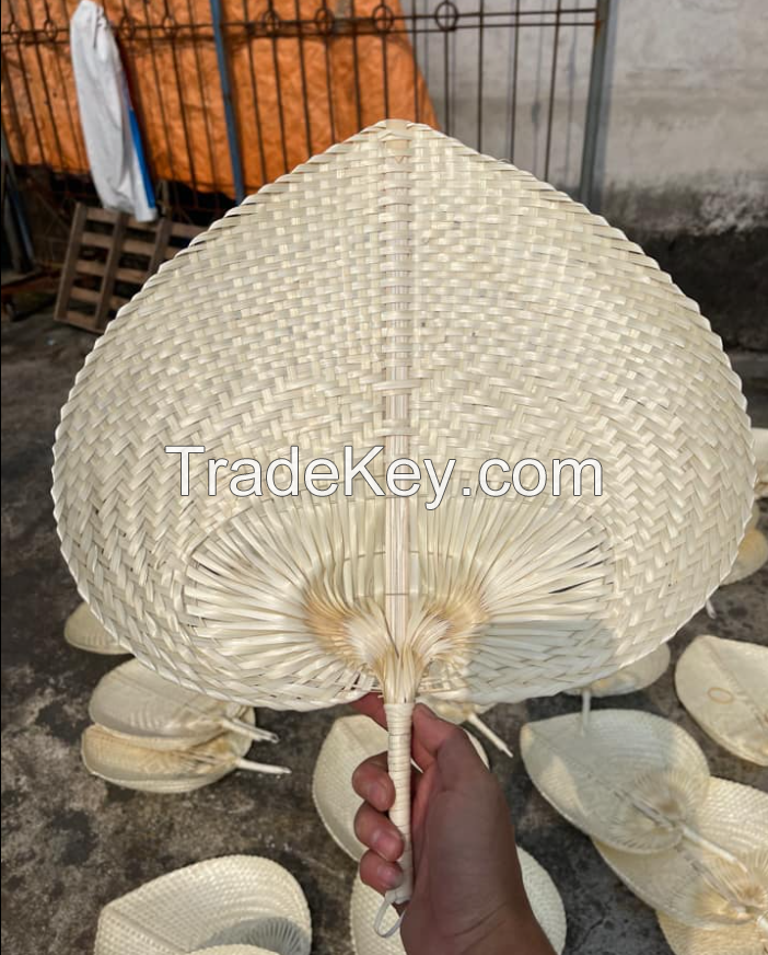 NATURAL AND ECO-FRIENDLY BAMBOO HANDFAN