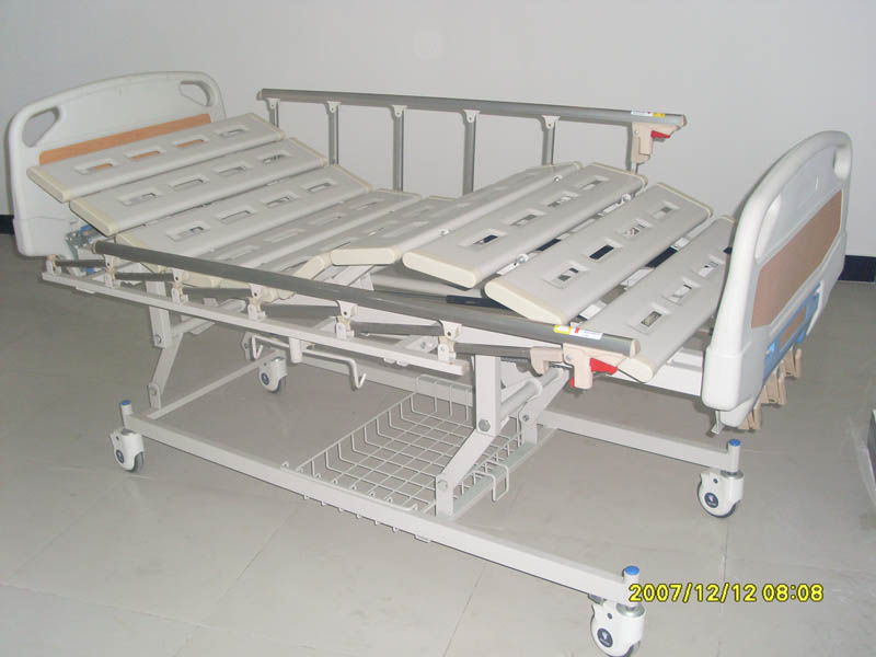 Manual bed with three functions