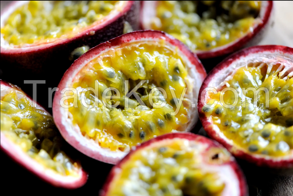 Vietnam Natural Frozen Passion Fruit Whole / Half Frozen Passion Fruit with 24 months Shelf Life Packed in Vacuum