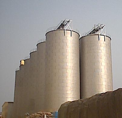 Flat bottom steel silo