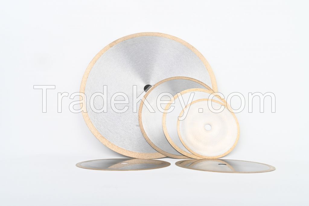 Diamond wafering blade for metallographic materials smooth cutting edge