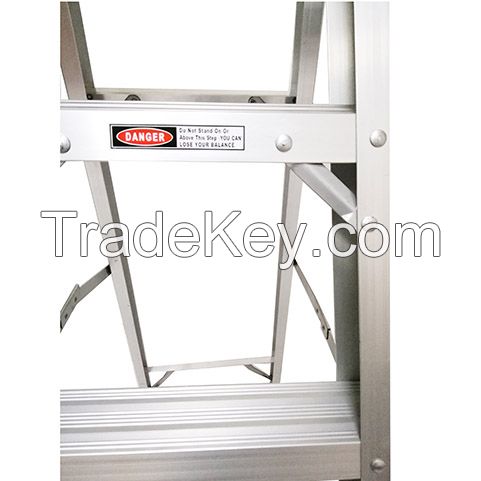 Aluminum single side step ladder with plastic tool tray