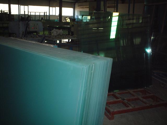 Acid-eached tempered glass