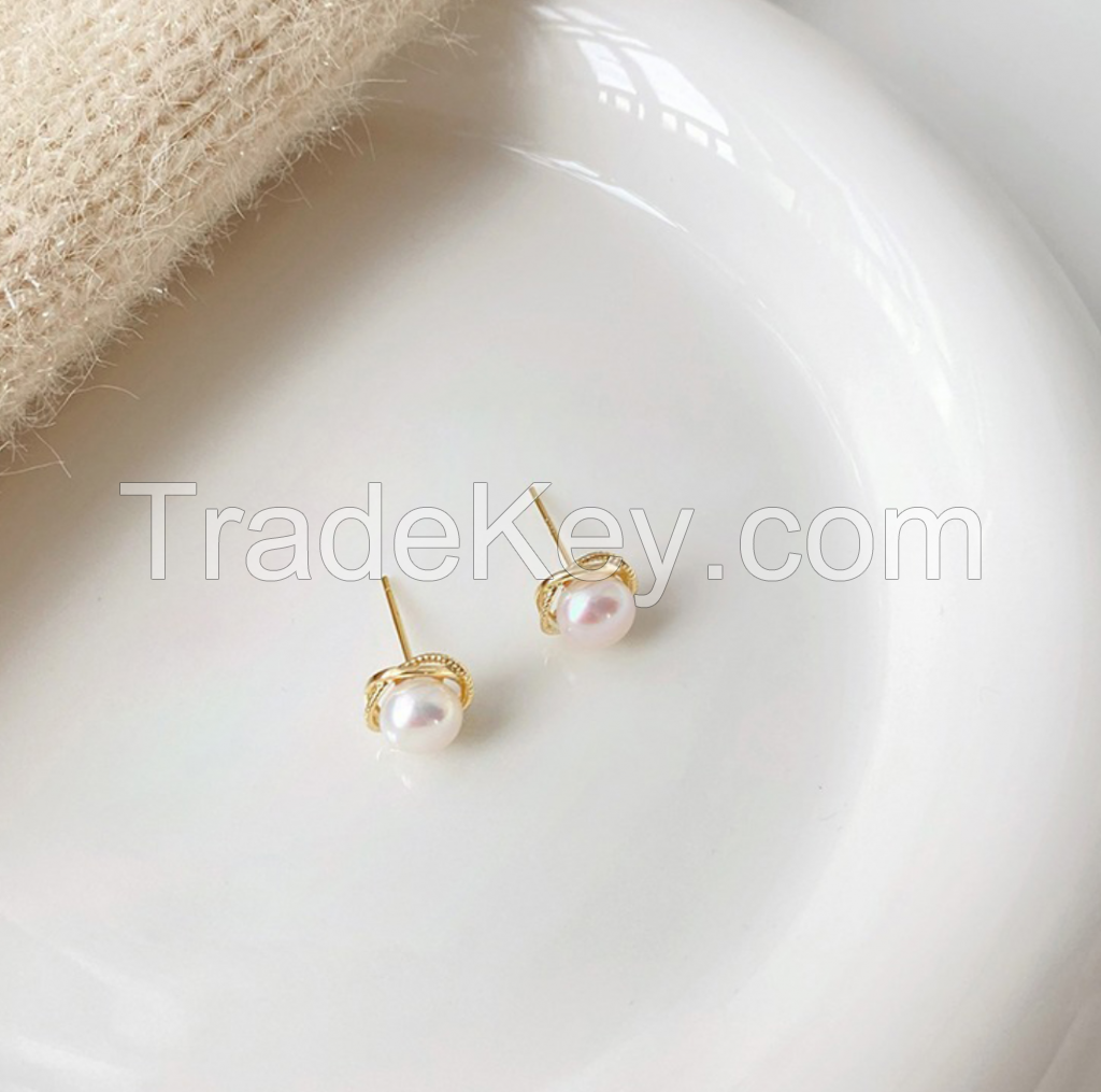 S999 Sterling silver natural freshwater pearl earrings with piercing earrings temperament niche design sense of high-grade ear