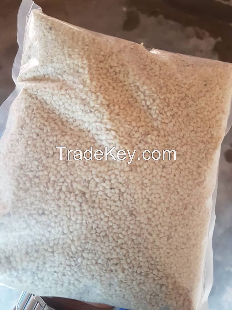 NATURAL / HULLED SESAME SEEDS