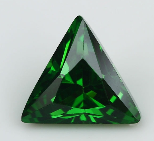 Triangular right-angled colored zircon combined into cubic zirconia