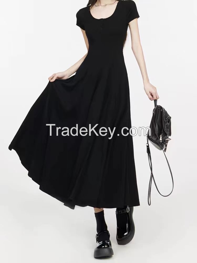 New design sense black short-sleeved U-neck dress woman