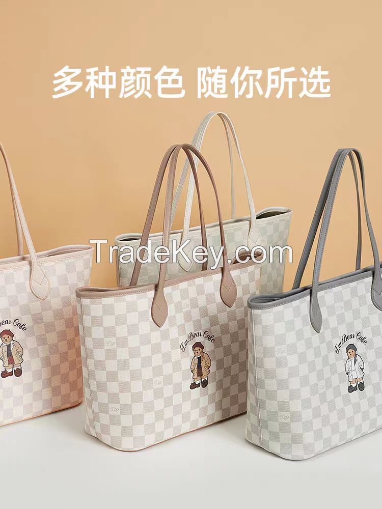 TeenieWeenie One-shoulder High-Capacity Commuter Tote Bag TW Bear Checkerboard TeenieWeenie One-shoulder High-Capacity Commuter Tote Bag TW Bear Checkerboard Female Travel Mommy Bag 2024 Mommy Bag 2024