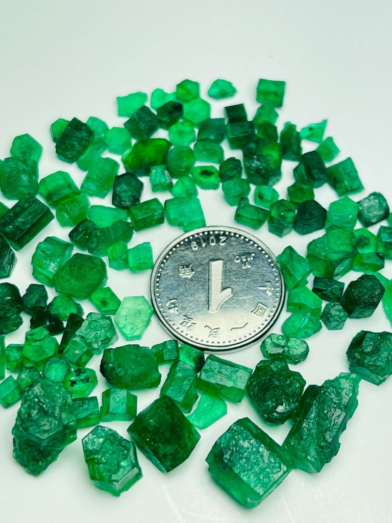 Natural Emeralds Cutting Grade