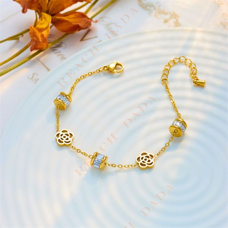 DaDa Korean version of simple niche fashion personality design chain titanium steel hollow flower small waist accessories jewelry bracelet