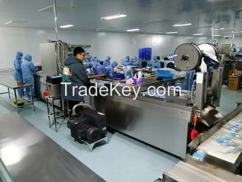 Automatic thermoforming vacuum packaging machine