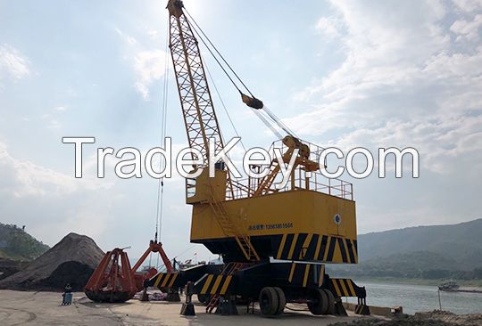 Mobile tyre crane