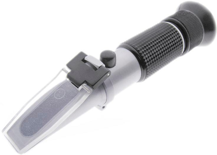 Hand-held refractometer