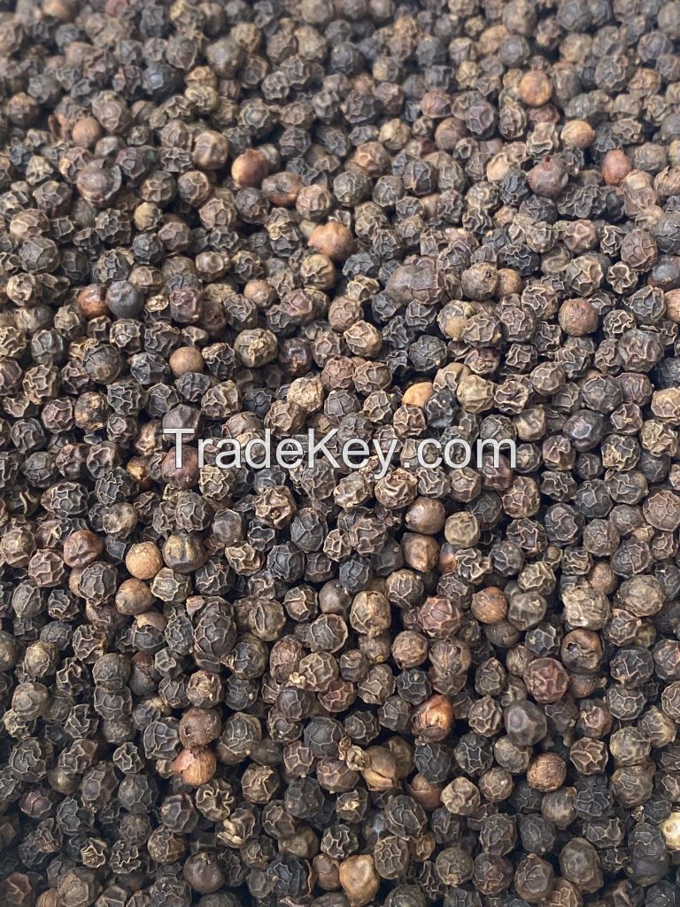 White peppers black peppers negotiable price on bulk orders 