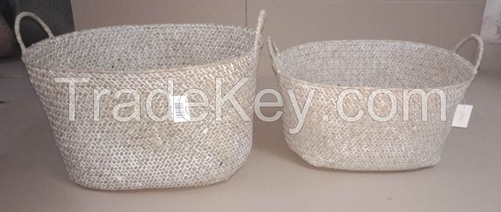 Seagrass storage oval baskets in white