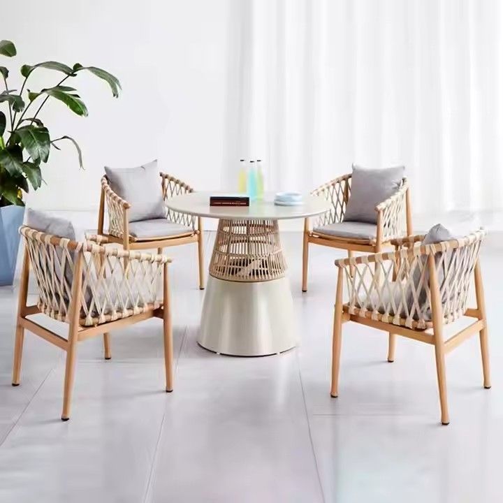 Hot Sale Modern Style Outdoor Furniture Outdoor Rattan Dining Table And Chair Set